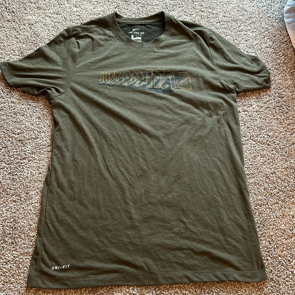 Nike Dri Fit tshirt SIZE L